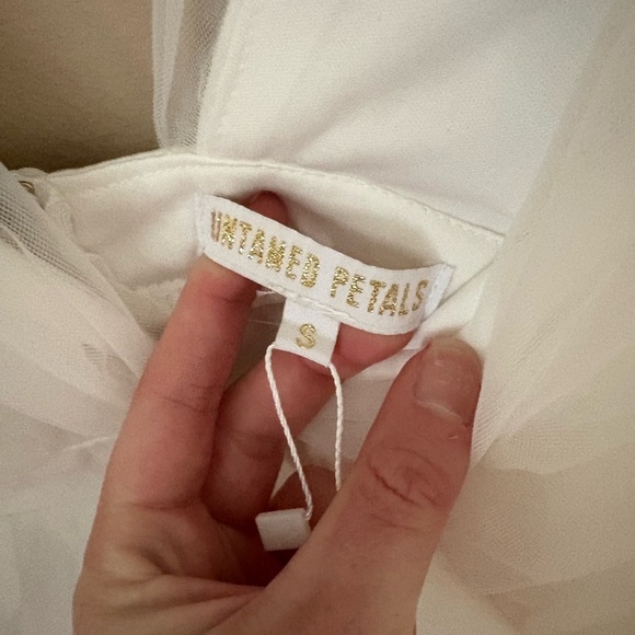 UNTAMED PETALS BY AMANDA JUDGE White Layered Mini Dress with pearls NWTS - Picture 4 of 7